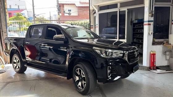 TOYOTA HILUX 2.8 SR 4X4 CD 16V DIESEL 4P AUTOMÁTICO